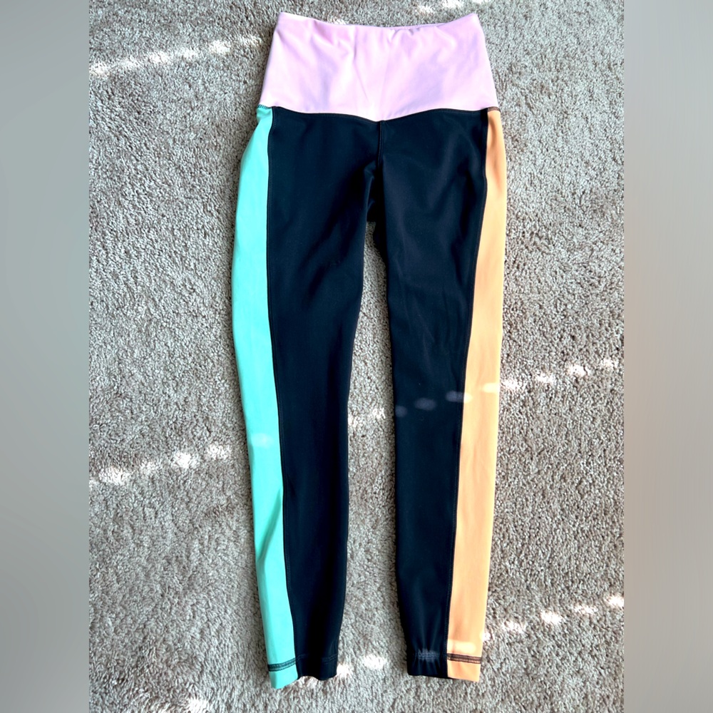Workout leggings with secret pocket - WORN ONCE!